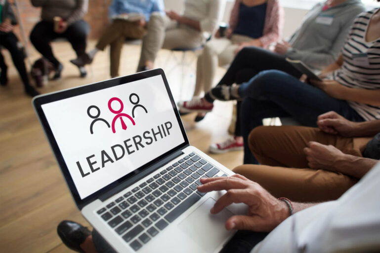 Lãnh Đạo Lai (Hybrid Leadership): Bí Quyết Gắn Kết Đội Ngũ Trong Kỷ Nguyên Làm Việc Kết Hợp Lãnh Đạo Lai (Hybrid Leadership): Bí Quyết Gắn Kết Đội Ngũ Trong Kỷ Nguyên Làm Việc Kết Hợp